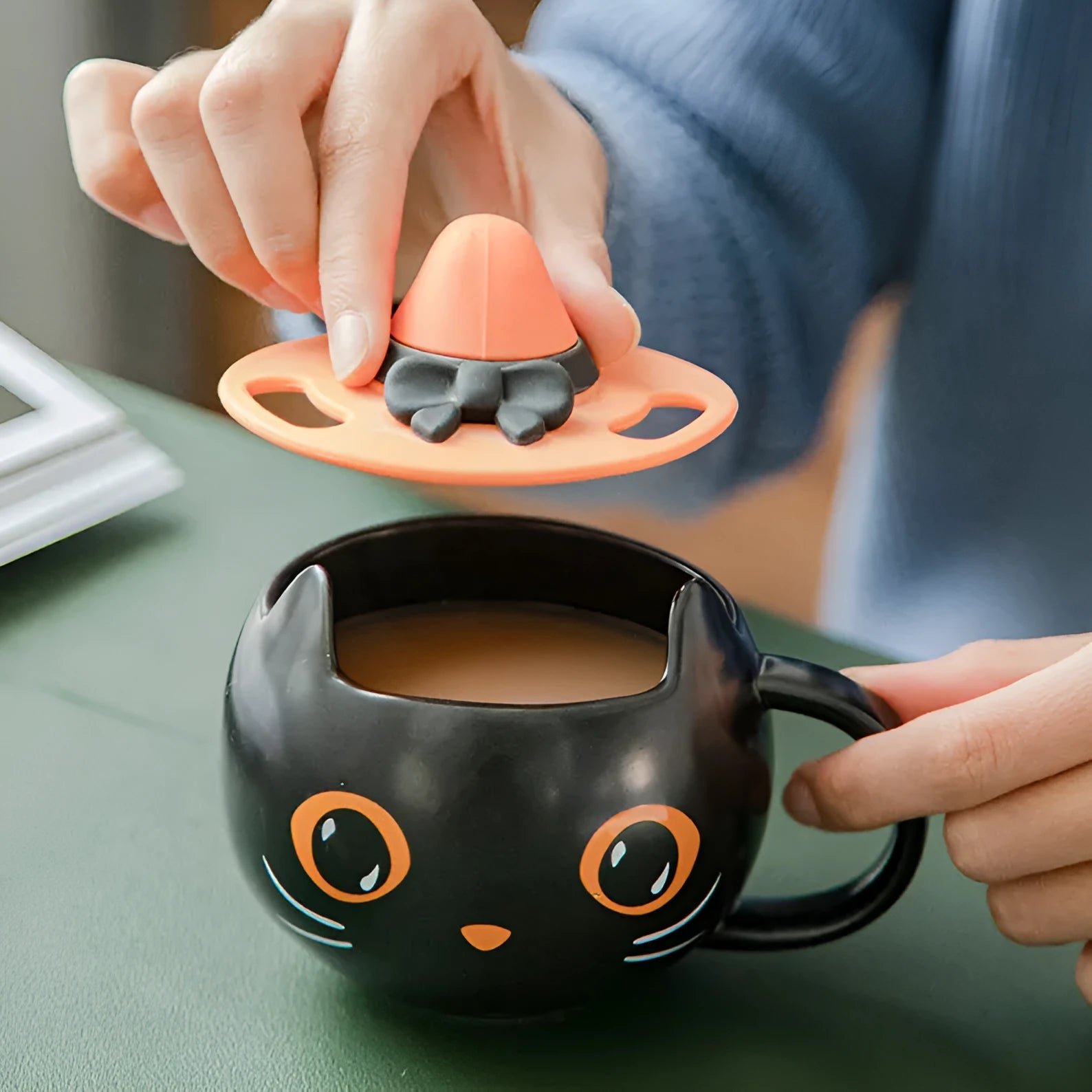 Black ceramic mug with cat-shaped pumpkin lid and spoon, 355ml capacity