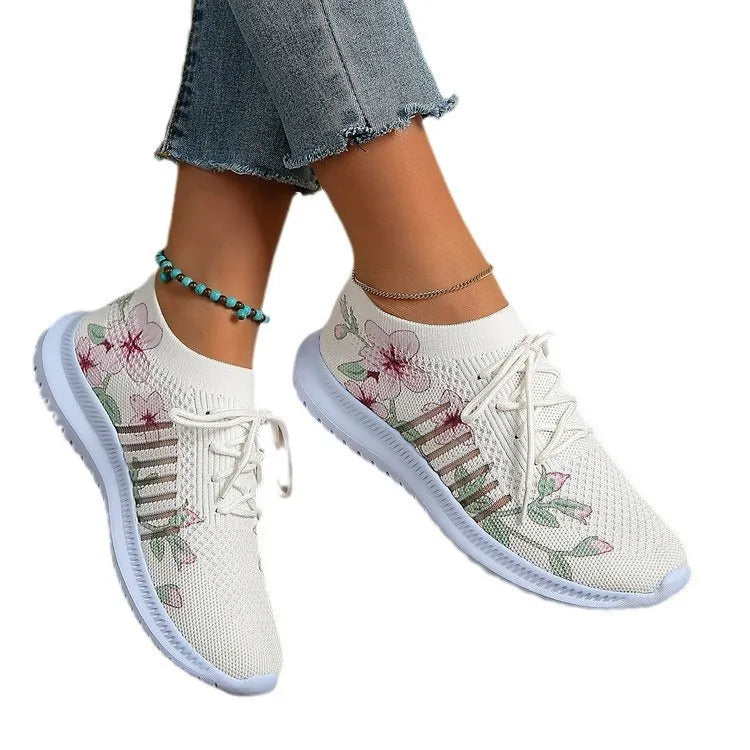 Women's milky white mesh flyknit running shoes with round toe and flat heel on rubber sole