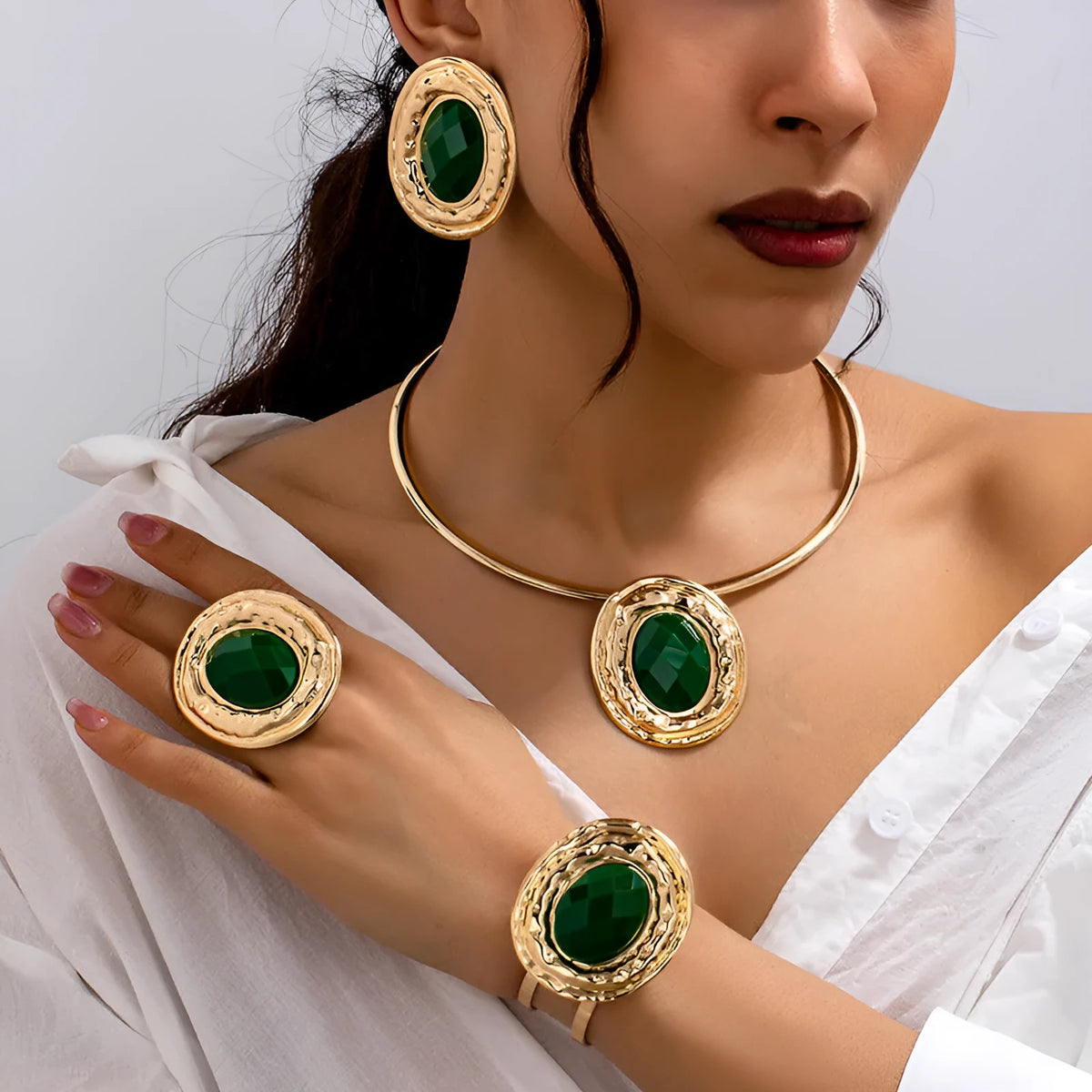 Alloy geometry jewellery set with necklace, earrings, ring, and bracelet in T651 suit colour