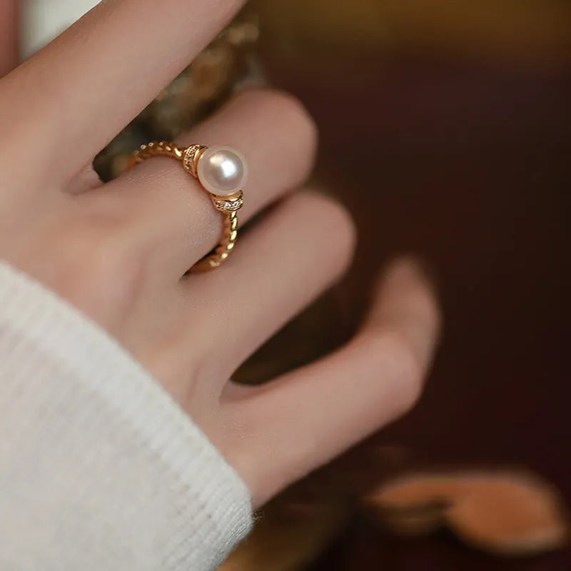 Adjustable antique twist copper ring with geometric pearl inlay in gold and silver colours.