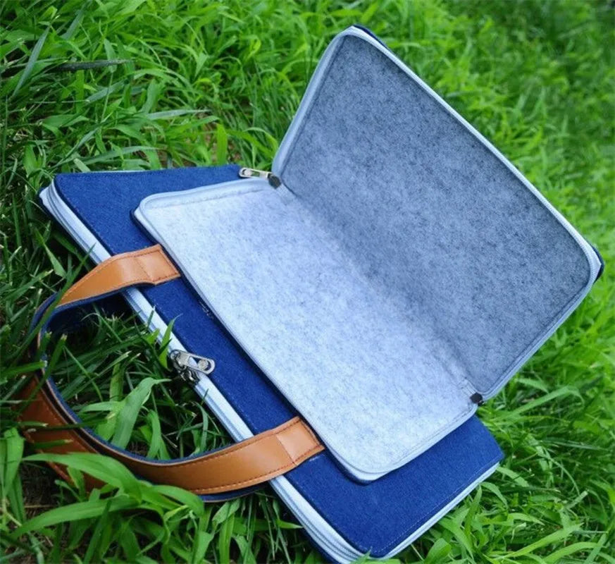 Colour-block felt laptop bag for 14-inch computer with pink zipper, Navy Blue and Dark Gray options, handheld style