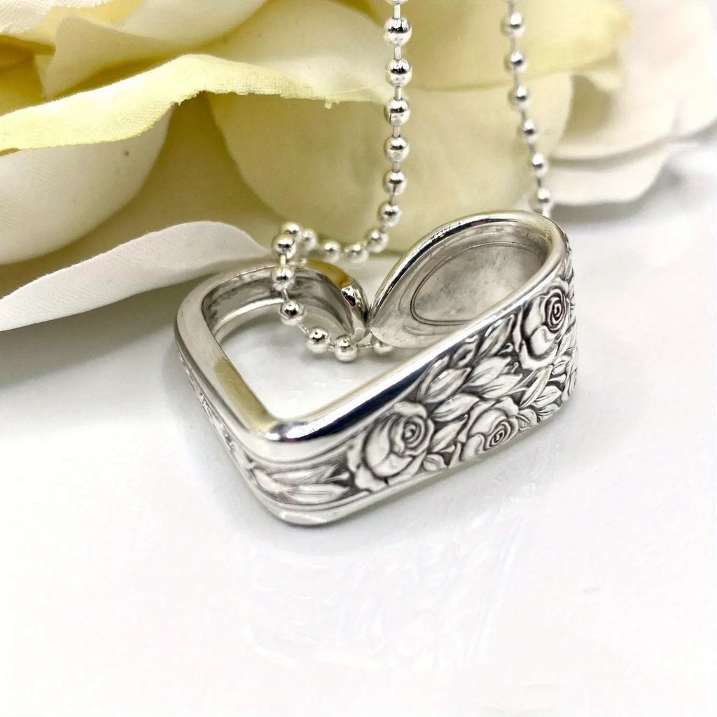 Silver flower love pendant necklace for women with heart-shaped alloy pendant and letters numbers text design