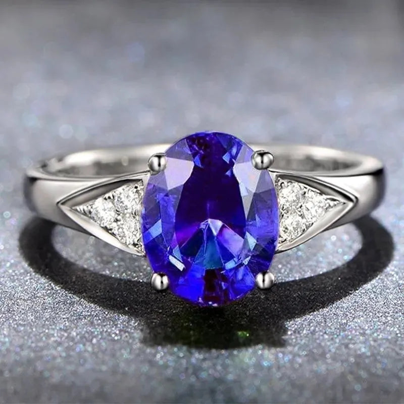 Ladies court-style ring with a natural zircon stone inlaid in a choice of heart, bell, or water drop shapes.