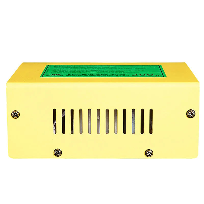 BT 168 12V/24V automotive battery charger for lead-acid vehicle batteries with American plug