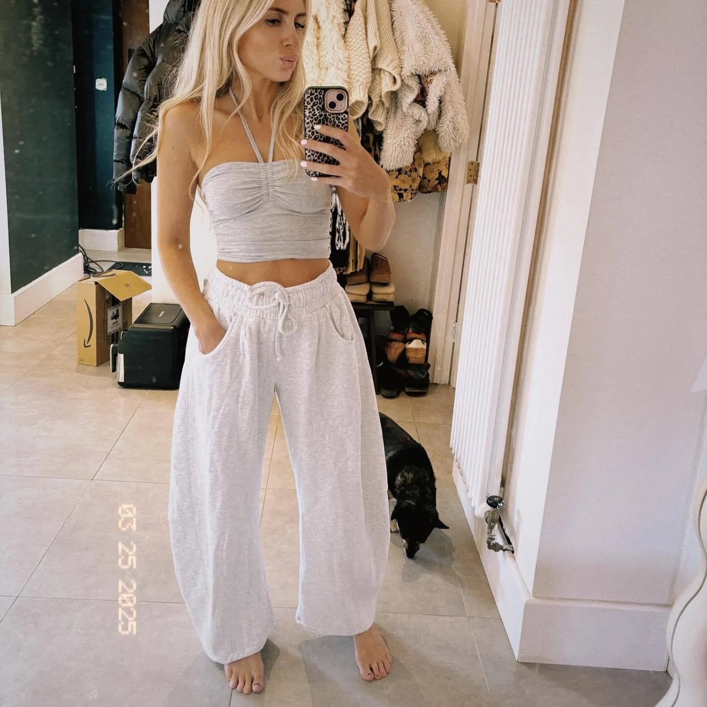 Loose cropped sweatpants with drawstring pockets in seven colour options including army green and apricot