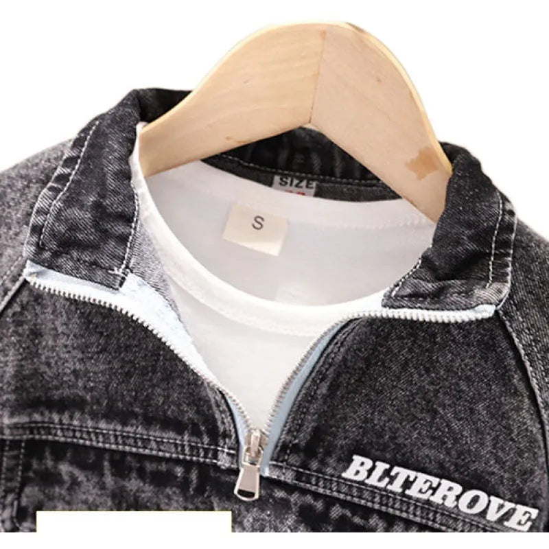Boys wearing black denim two-piece suit set with long sleeves, Korean-style children's clothing