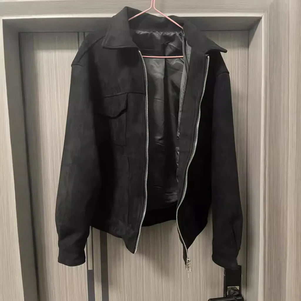 A man's slim-fit jacket in camel colour with a thickened zipper and large side pockets.