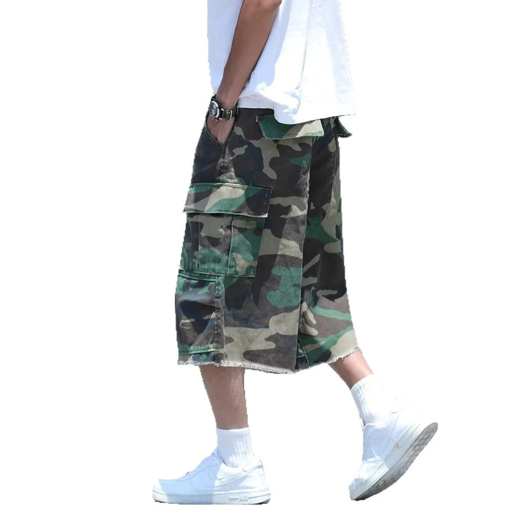 Loose-fit cotton camouflage shorts in retro workwear style on a plain background.