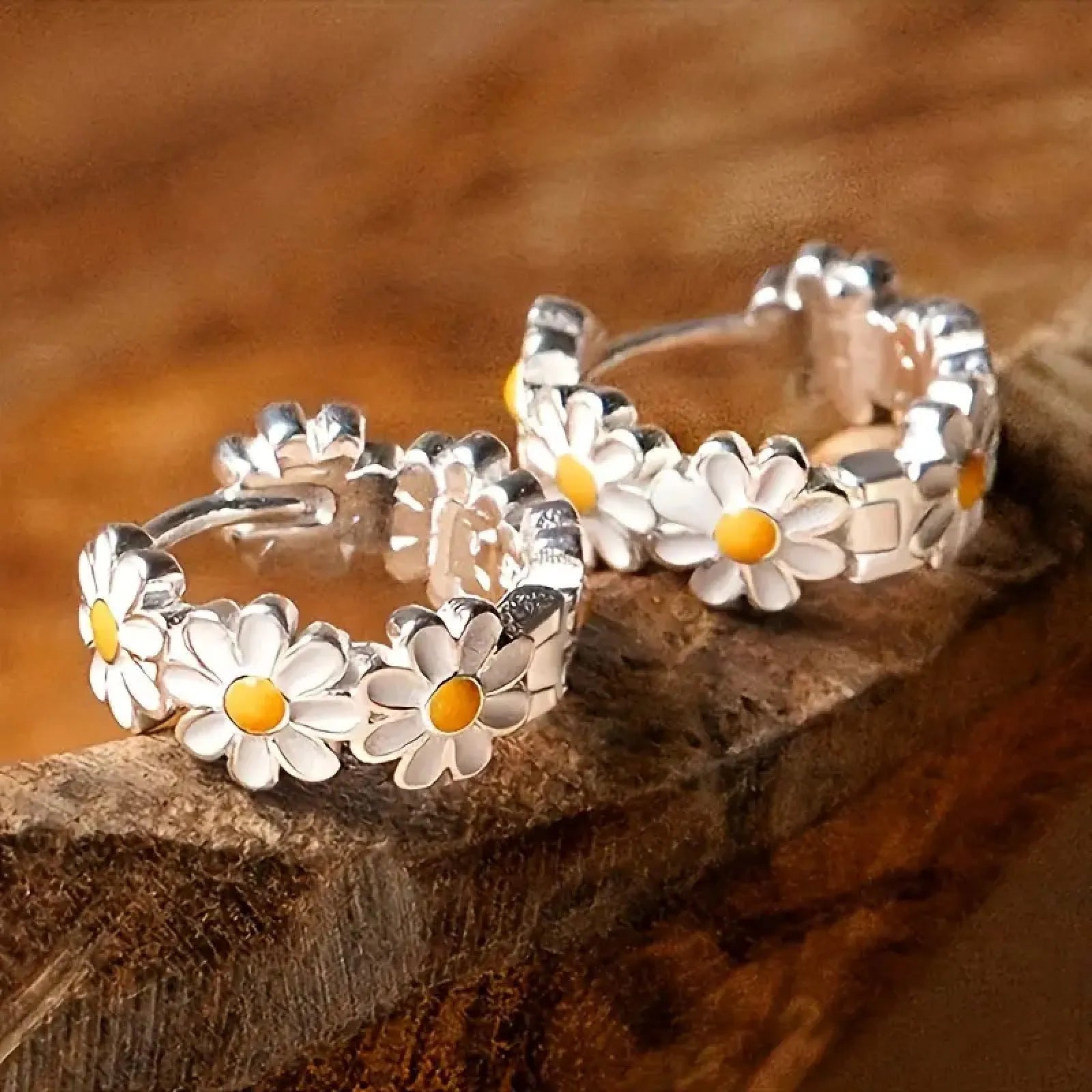 White fashion daisy flower ring earrings with electroplated finish and platinum inlay.