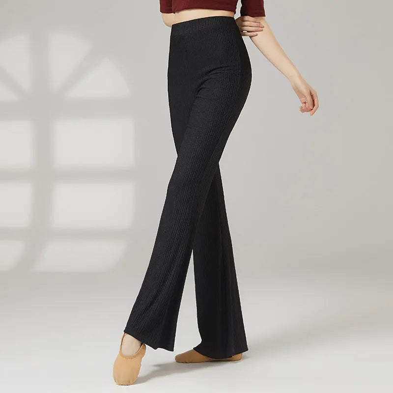 Women's solid colour dance practice pants in polyester fabric for sports training