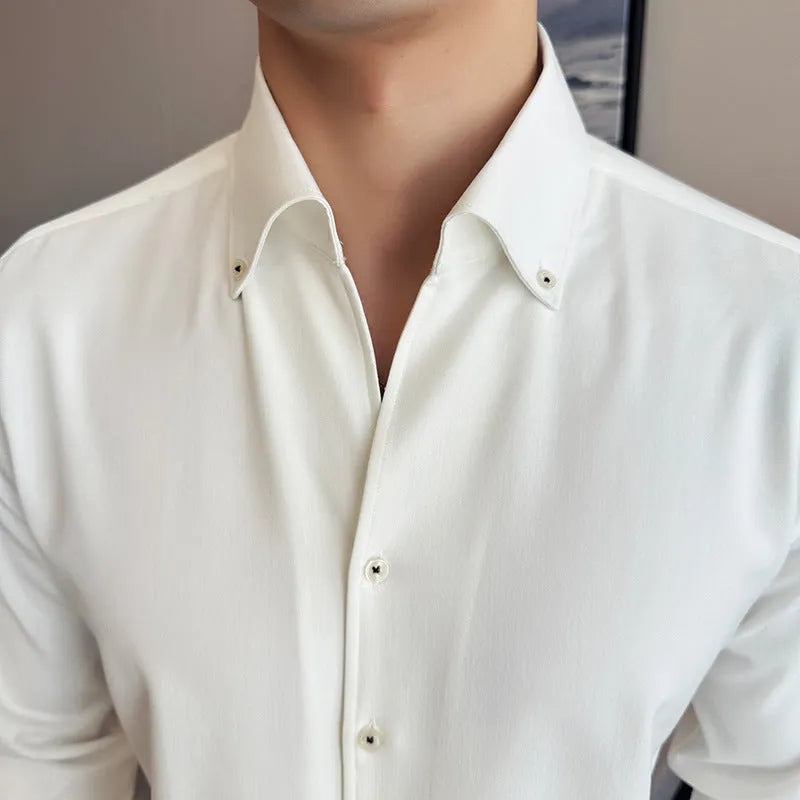 Men's slim fit long-sleeved denim shirt in solid colour polyester blend fabric
