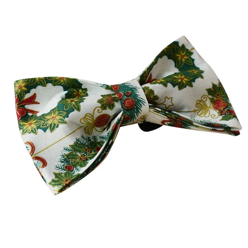 Cotton dog collar with metal buckle, Christmas wreath design, and bow option in sizes S to XL.