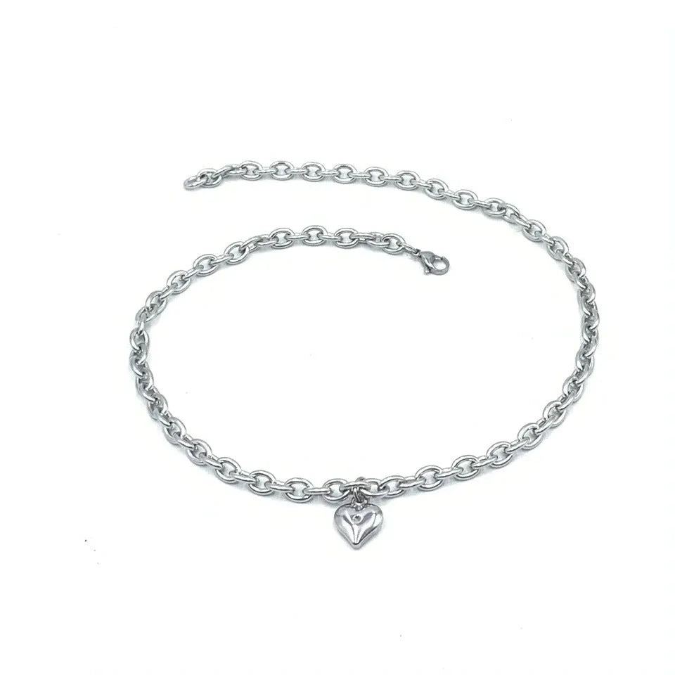 Stainless steel pet necklace with love heart pendant in gold or silver finish on curb chain