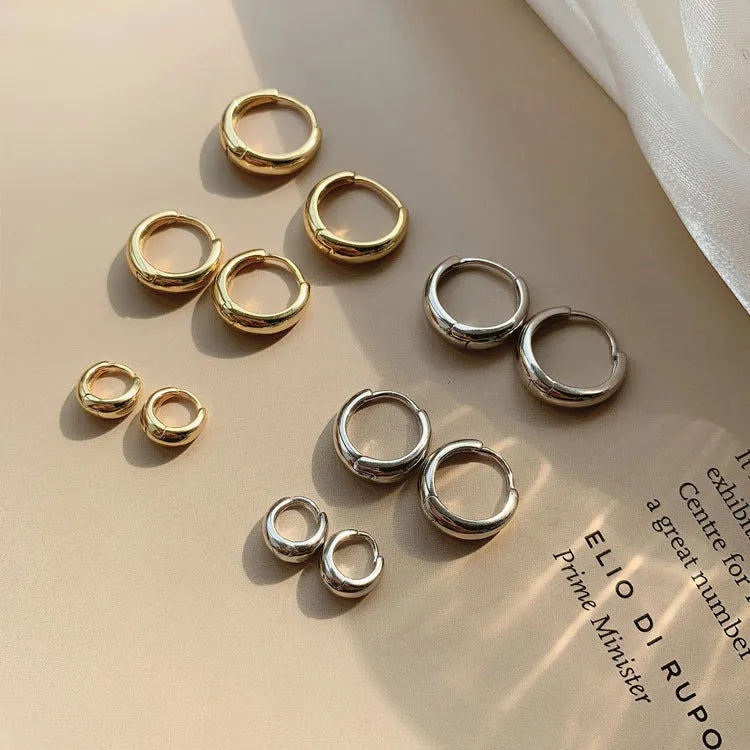Retro-style geometric water drop earrings for women in gold and silver finishes, showing large, medium, and small sizes.