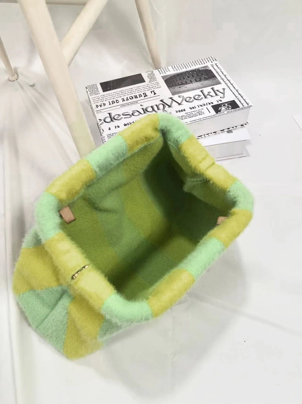 Women's striped polyester shoulder bag in khaki with detachable chain and three-dimensional dinner bag shape
