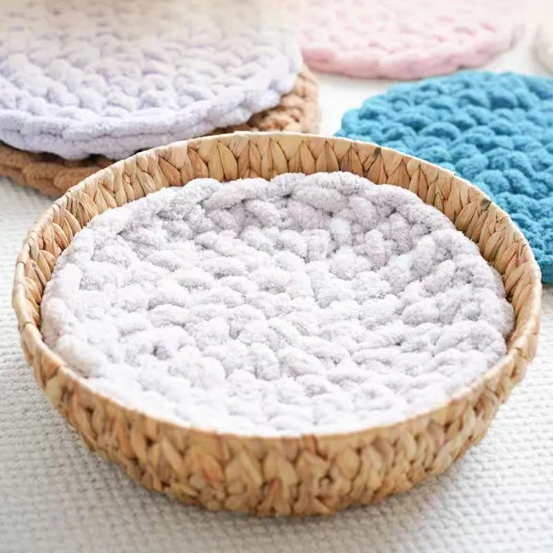 Hand-woven thermal knitting pet mat in cream colour with chenille wool texture, suitable for dogs and cats