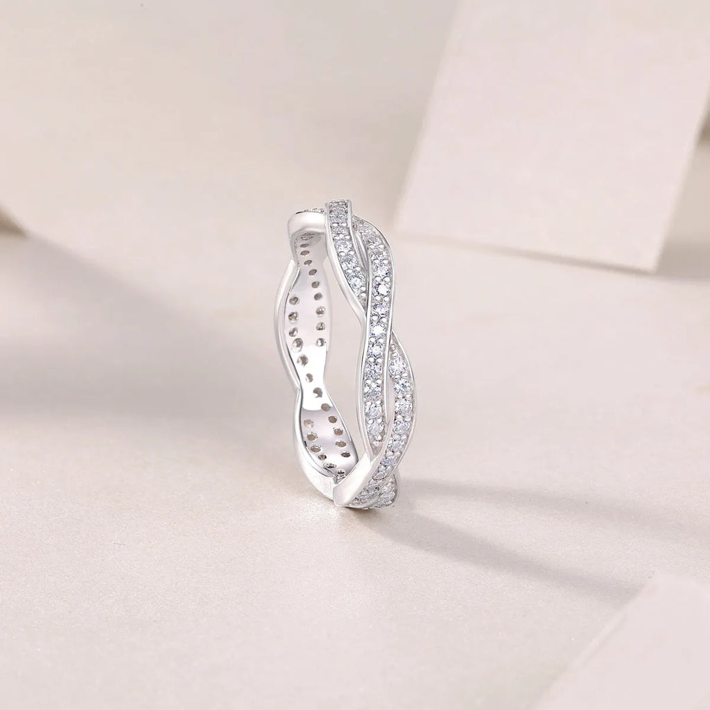 Moissanite wedding ring set in S925 silver with platinum plating, sizes 5-9, includes GRA certificate and gift box.