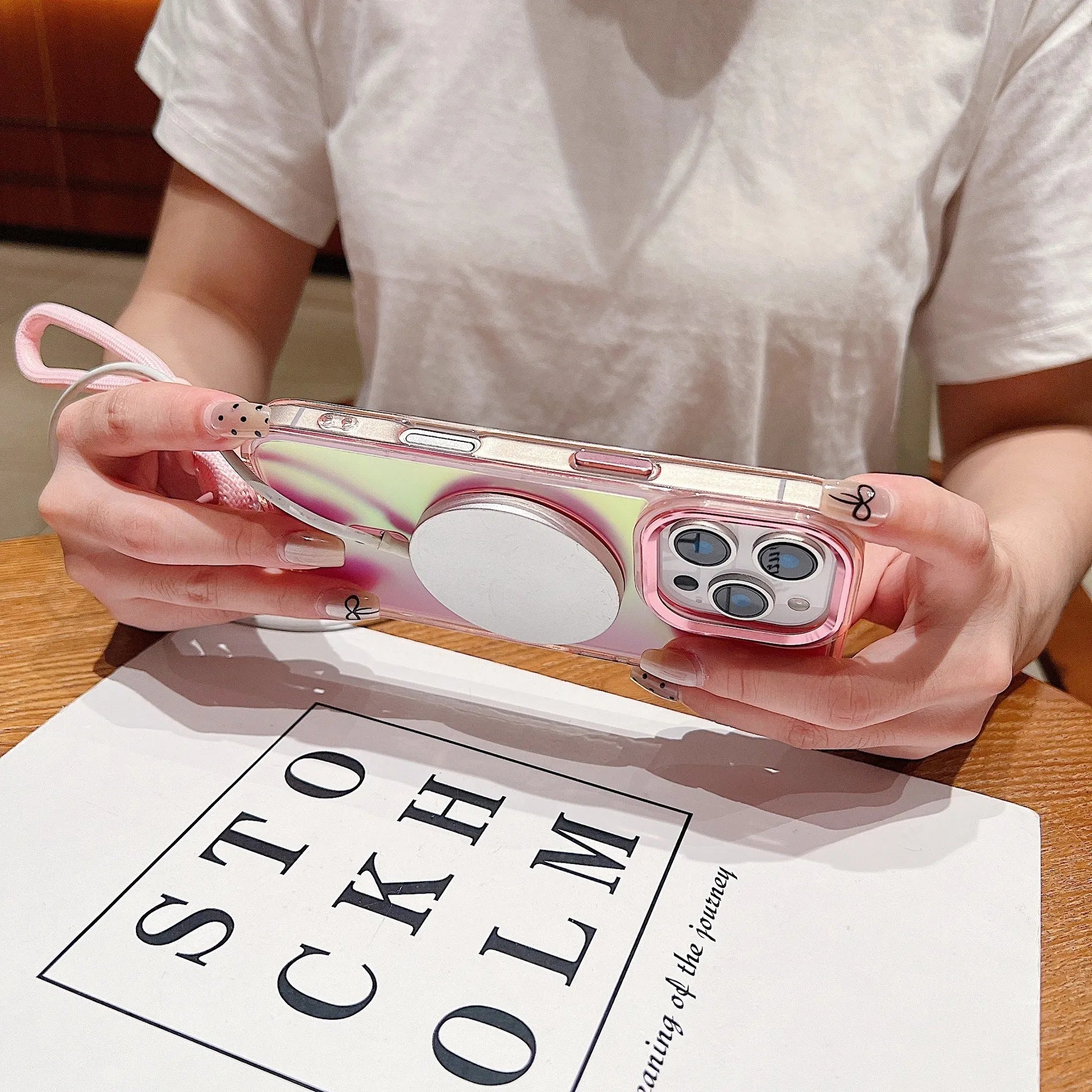 Light Shadow Chameleon transparent silicone phone case for iPhone with drop-resistant edges and magnetic attraction