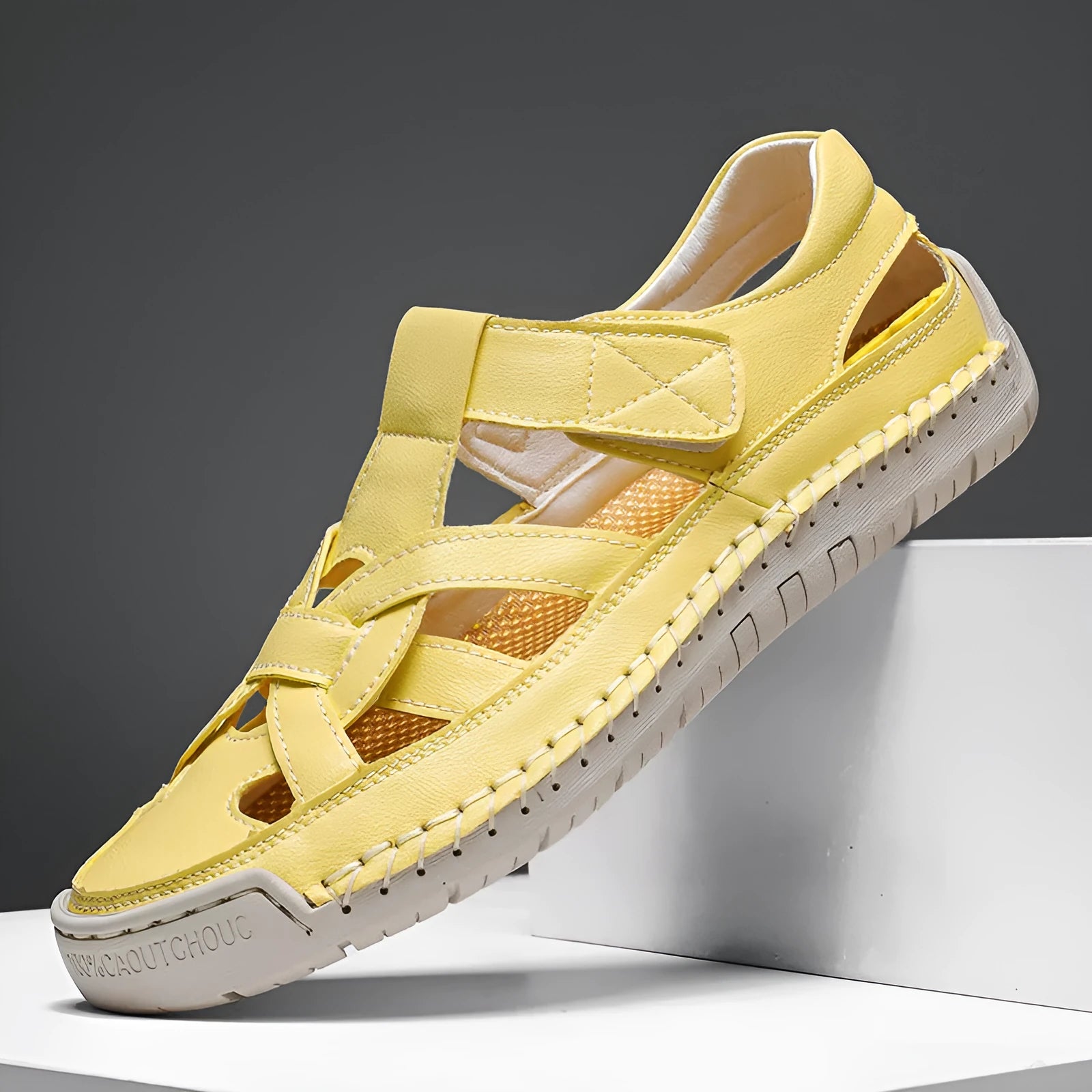 Women's lightweight casual shoes with non-slip rubber sole and Velcro fastening in solid colour