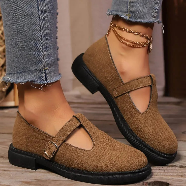 Women's casual PU buckle shoes with mid heel in wine red colour, round toe and buckle fastening