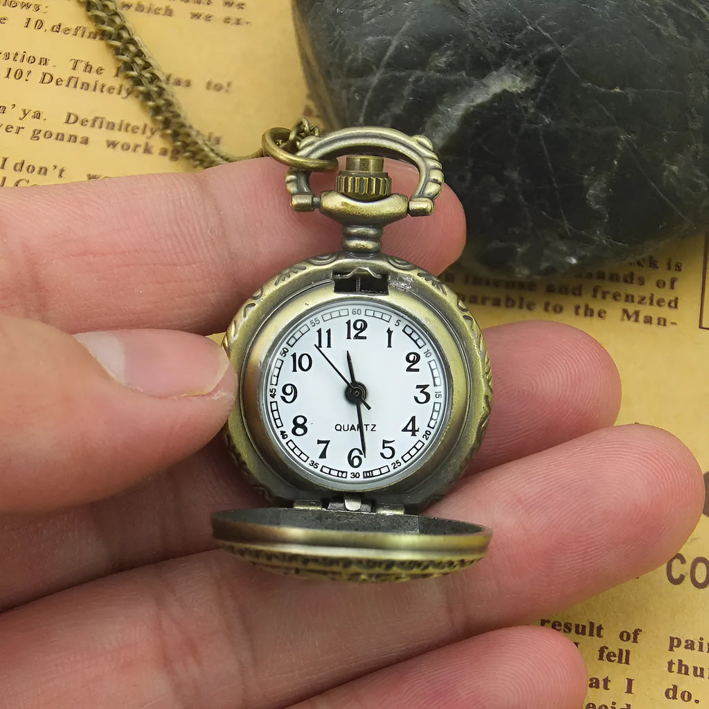 Retro quartz watch with round dial, metal case, and alloy band in classic style