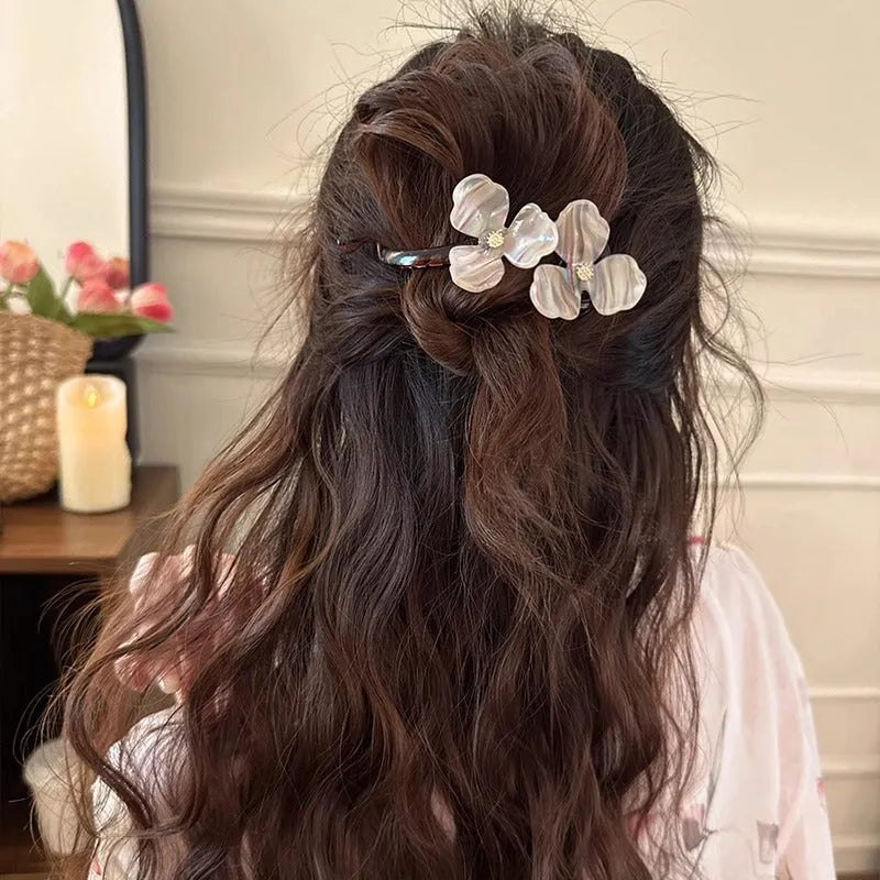 Retro flower design bobby pin hair accessory with acrylic petals in blue, beige, or pink.
