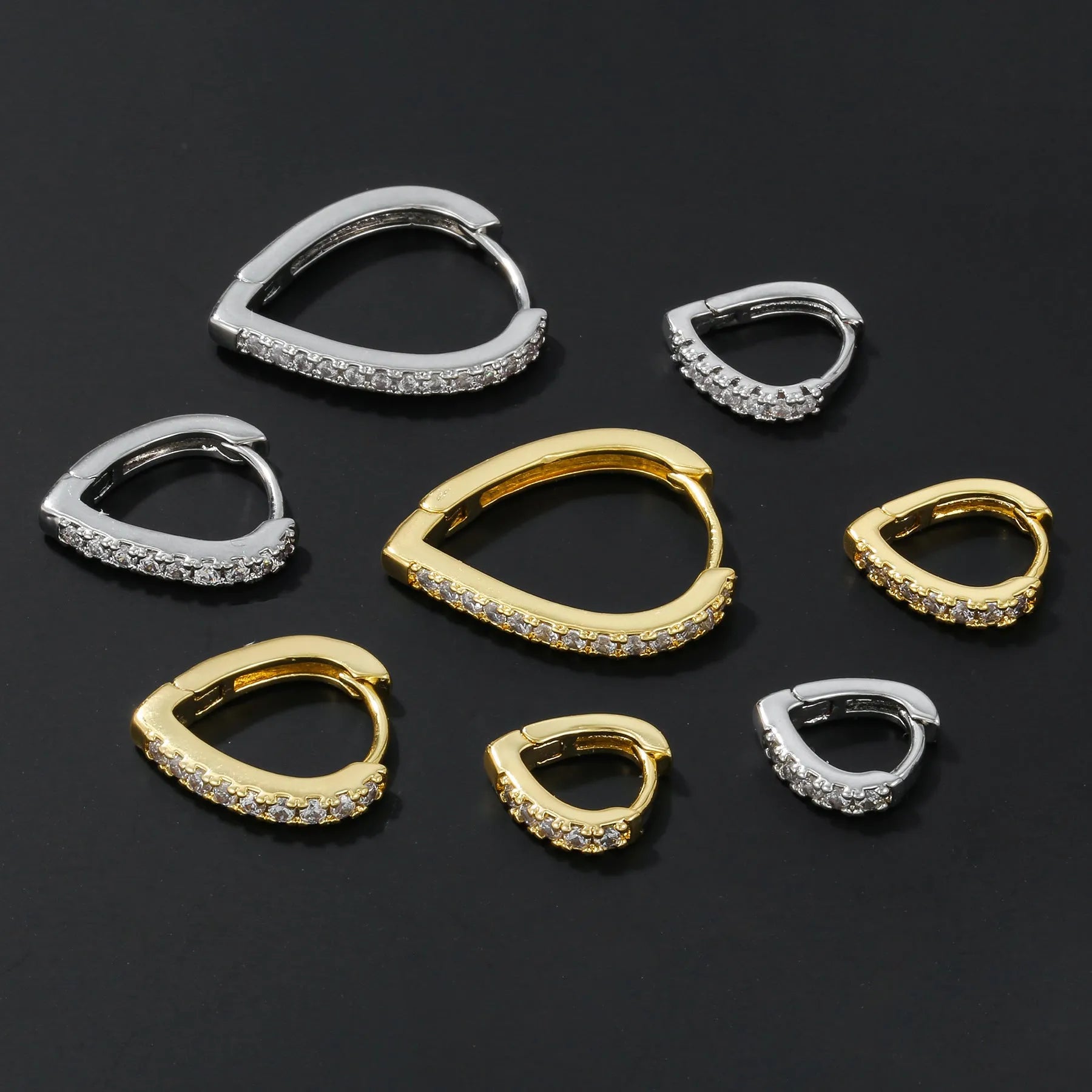 Gold and white geometric heart-shaped copper ear clip for women.