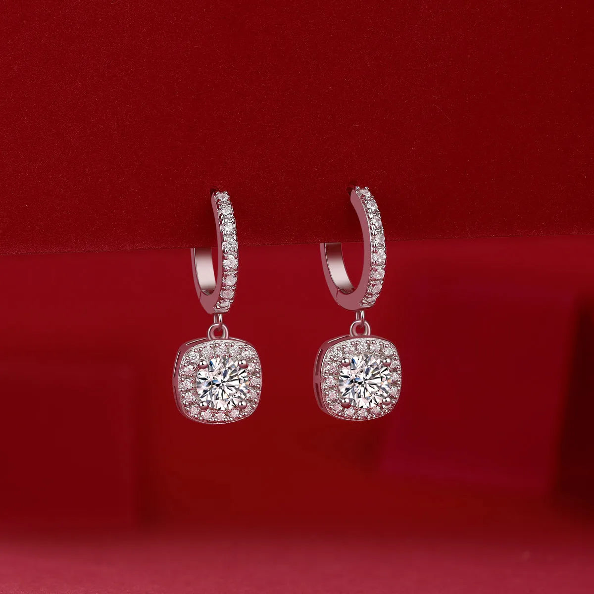 Pair of 0.5-carat moissanite stud earrings in S925 silver with platinum plating, 3g total, gift box and GRA certificate