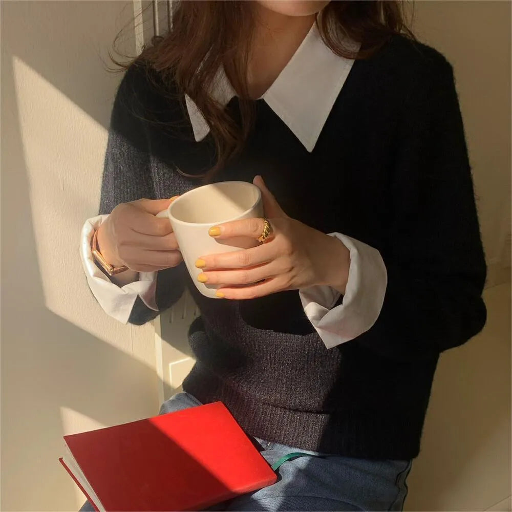Women's loose fit knitted top with contrast colour lapels in navy blue.