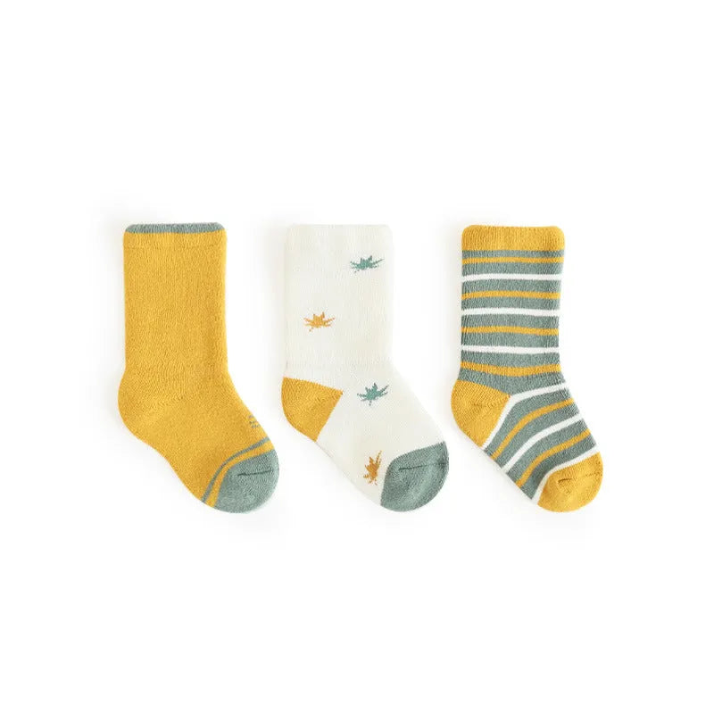 Terry thickened baby socks in 85% combed cotton with cartoon pattern, shown in six colour styles and sizes XS to L