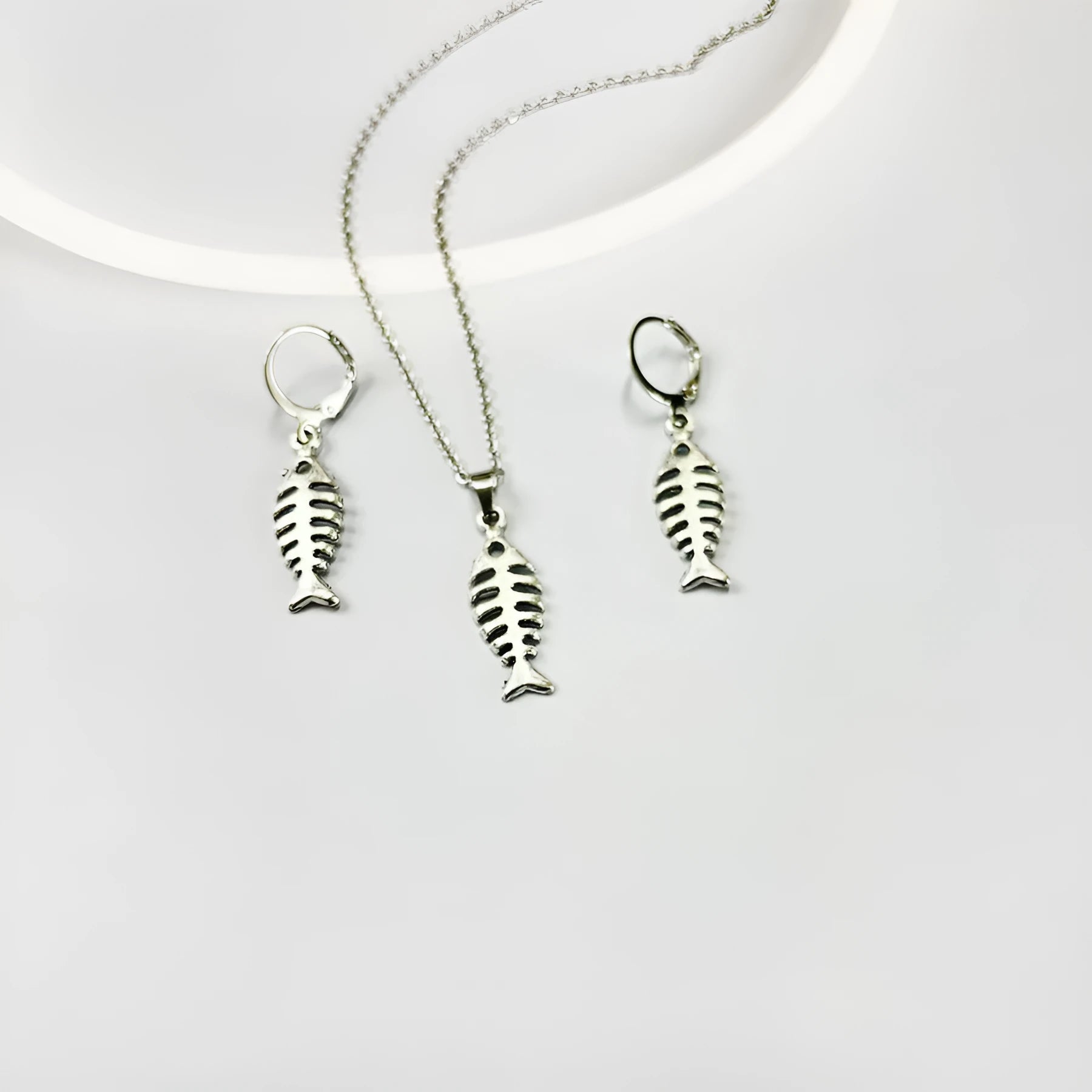 Retro fishbone pendant alloy necklace and matching earrings set with adjustable O-chain