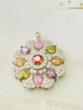 Women's floral-shaped zircon pendant necklace in gold, champagne gold, or platinum colour finish