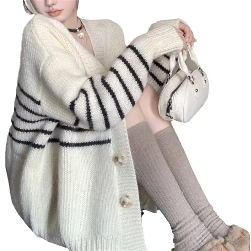 Collar button cardigan sweater with 3D pattern in picture colour finish