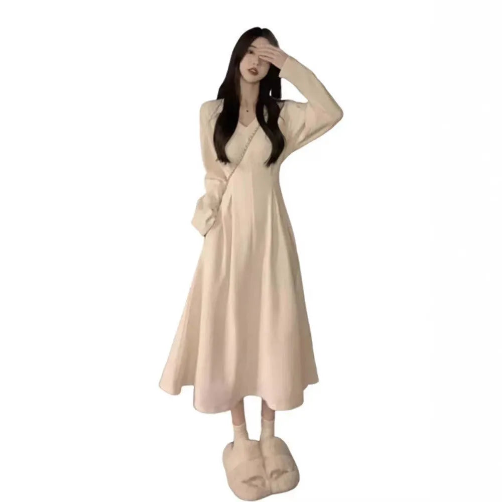 Women's polyester knitted dress with V-neck collar and princess sleeves in milky white
