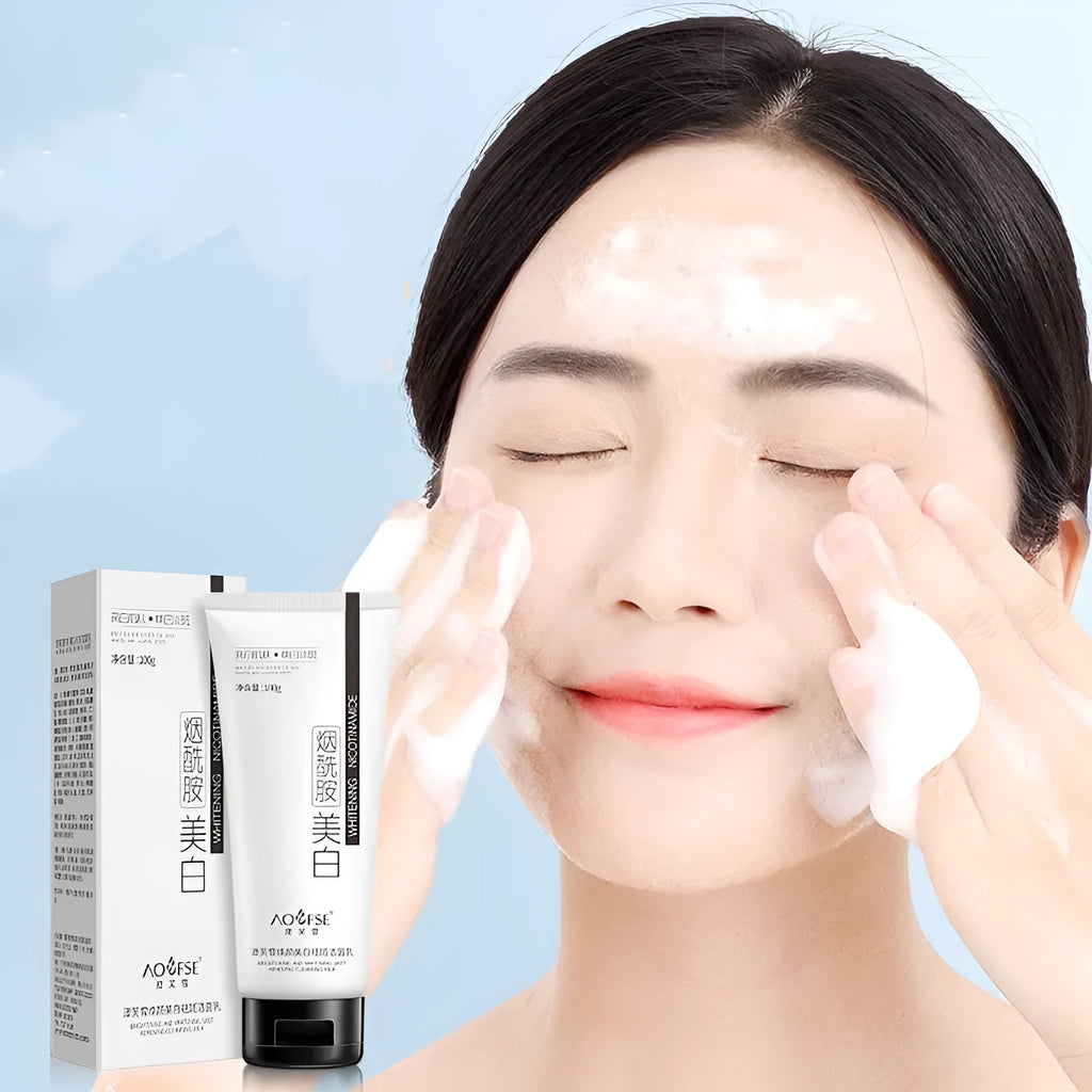 White packaged whitening freckle removing facial cleanser 100ml for universal daily use