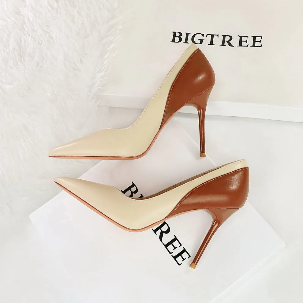 Retro black and creamy-white women's stiletto pumps with pointed toe for banquets