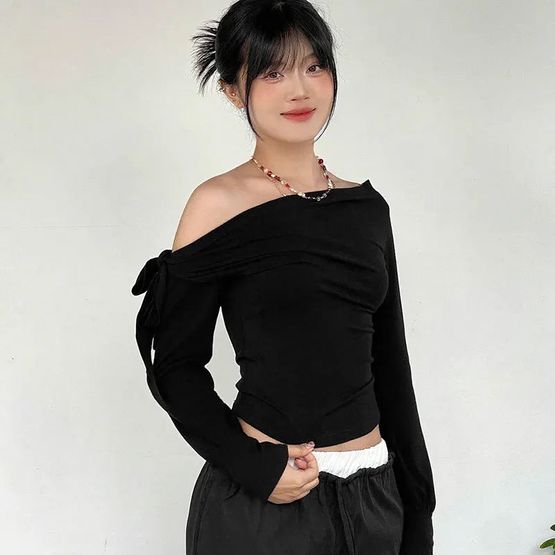 New pleated one-shoulder twisted knot tie asymmetric long sleeve T-shirt in solid black colour slim fit