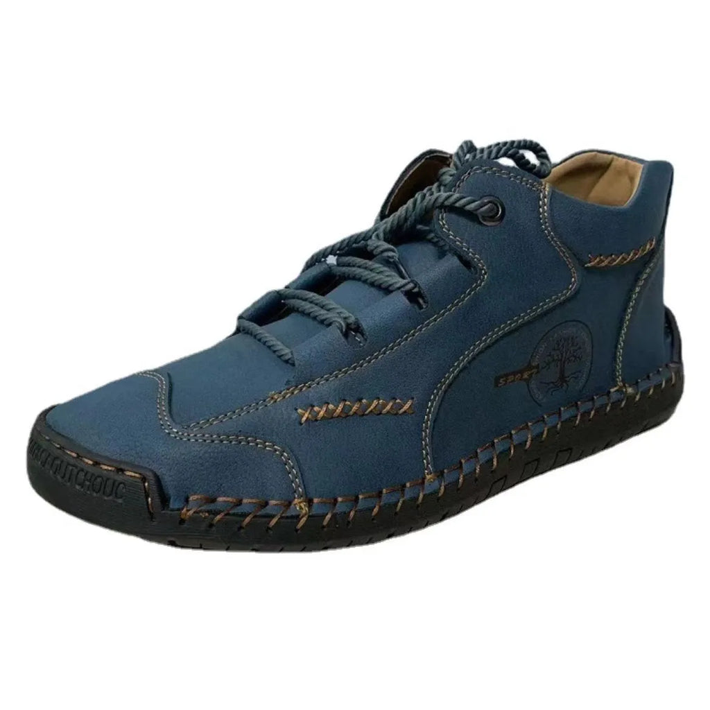 Men's leather boots with round toe and lace-up closure in army green colour