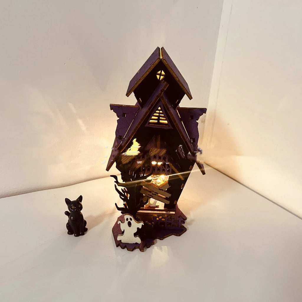 Wooden DIY haunted house Halloween decoration with luminous paint measuring 14x10.5x19cm
